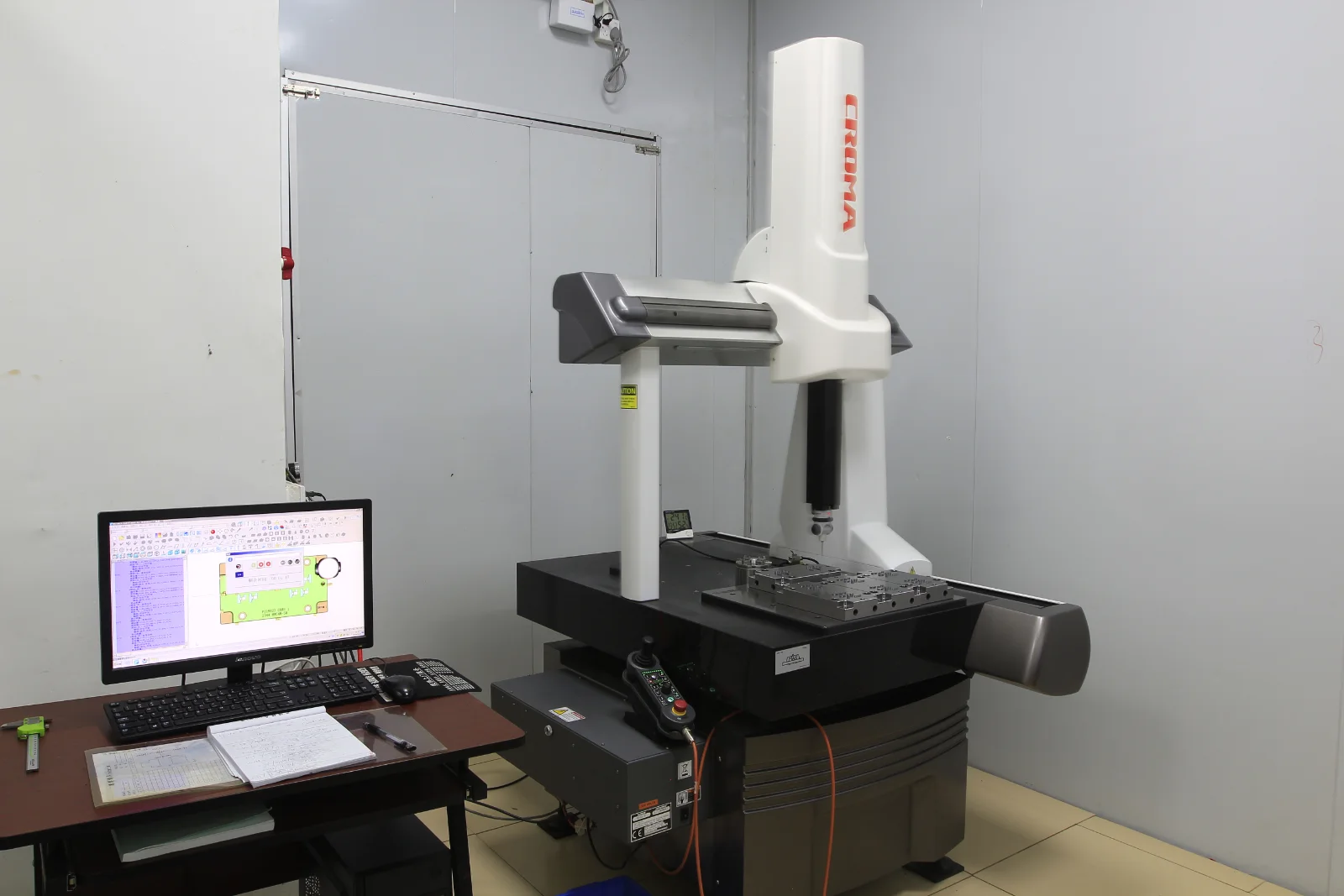 Bridge-type CMM in the temperature-controlled measuring room